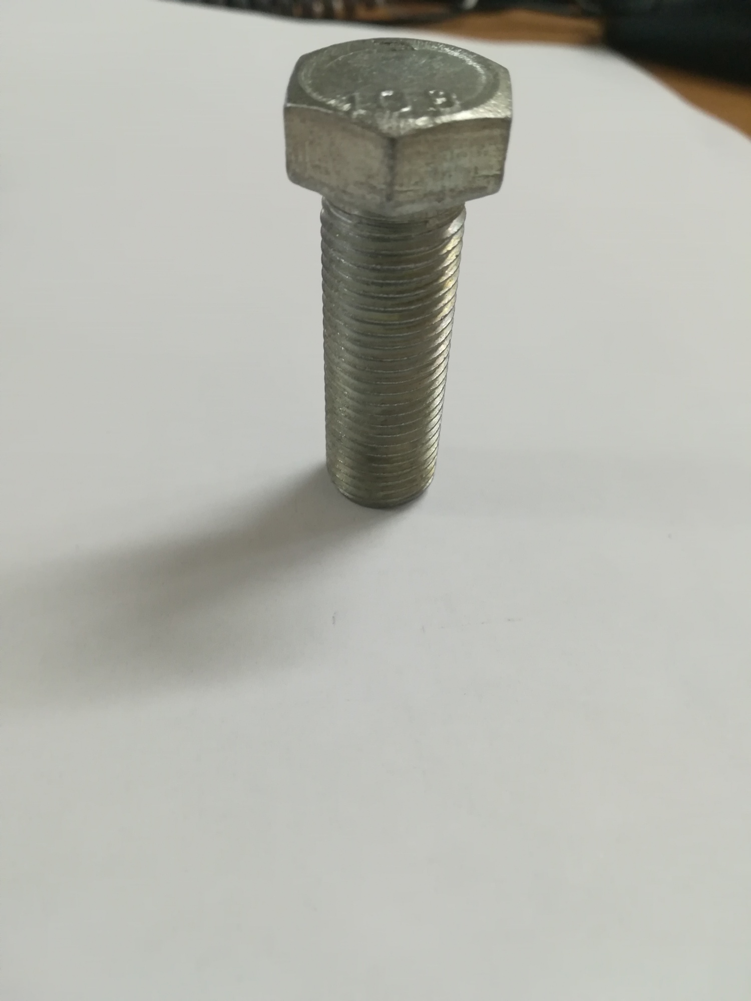 болт м14*1,5*40 (кл.пр.10,9) красная этна 4593481666 в интернет-магазине НМК